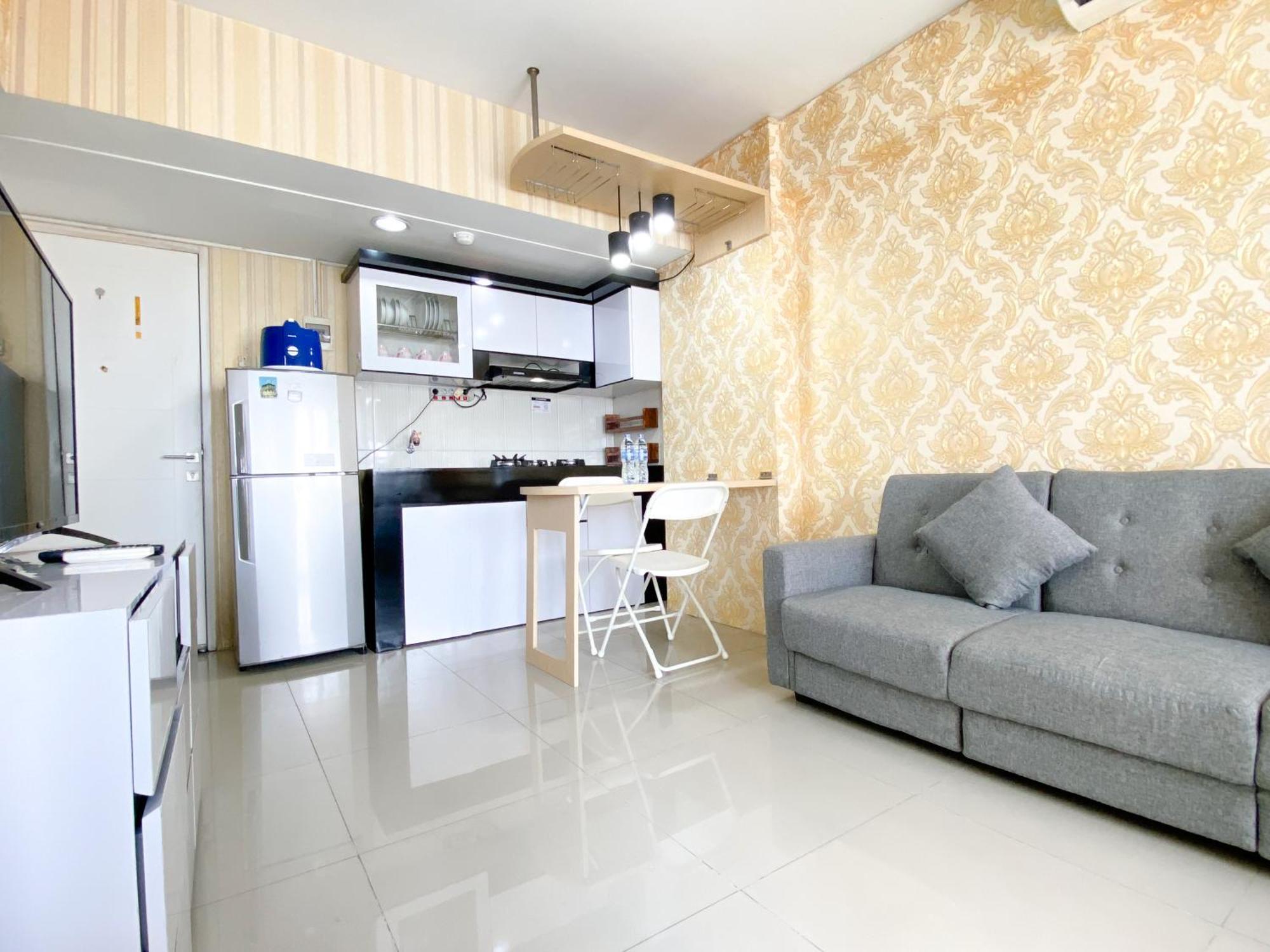 Homey And Comfortable 2br Grand Sentraland By Travelio Karawang
